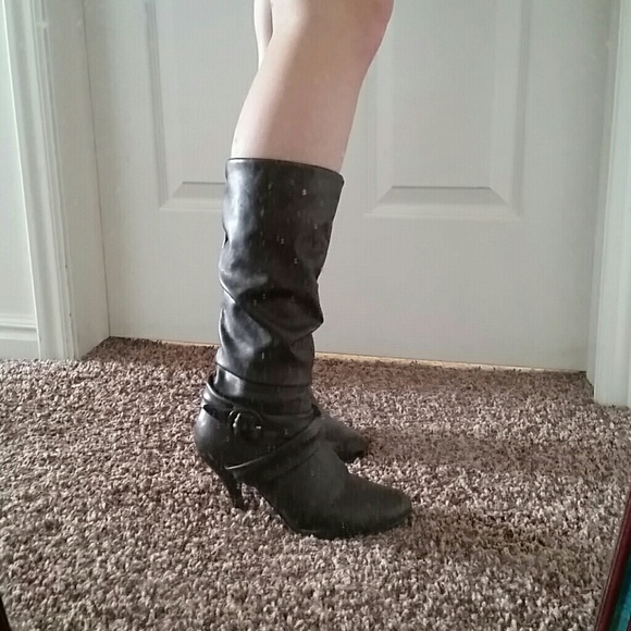 👢 - Picture 2 of 3