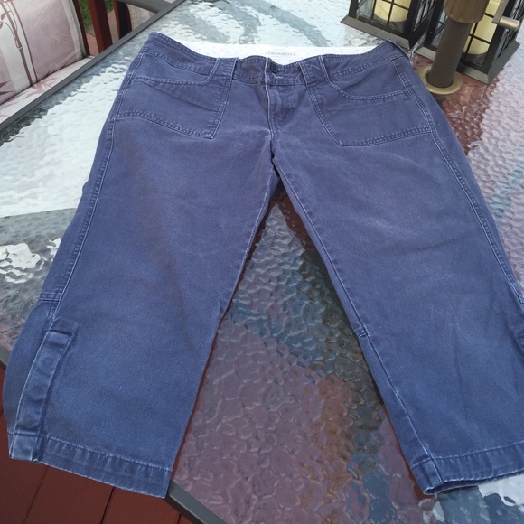 SOLD IN BUNDLE Aeropostale capris
