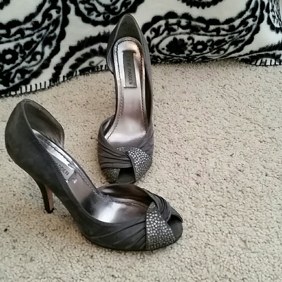 ☆REDUCED☆ Gorgeous grey Steve Madden heals