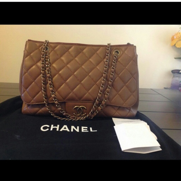 Must be 100% authentic chanel willing to pay 1500$ - Picture 1 of 1