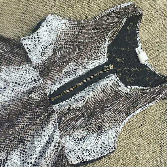 Dramatic Top & Accesories Bundle - Picture 2 of 4
