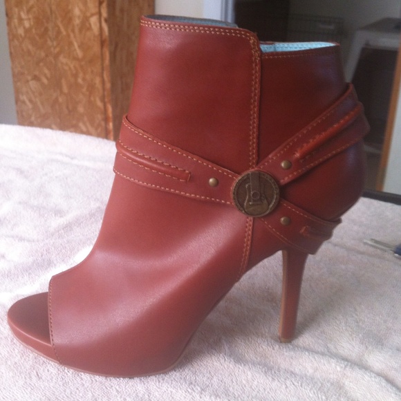 Miranda Lambert heels