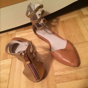 Vince Camuto flat sandal