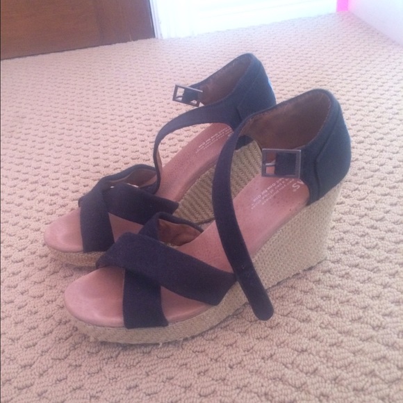 black high heel toms