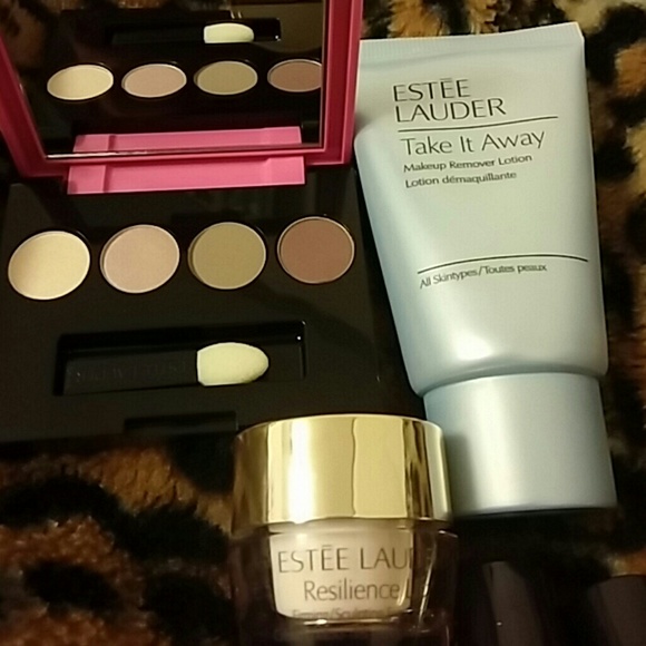 Lisa Perry Cosmetic Bag - Picture 3 of 4