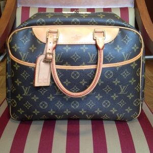 ❌SOLD❌ Authentic Louis Vuitton Deauville