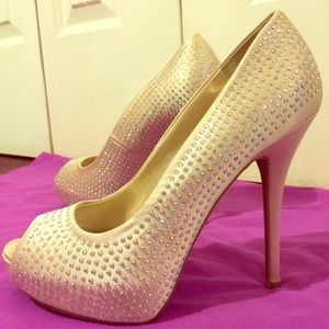 Jennifer Lopez 5" Tan heels with rhinestones 💎