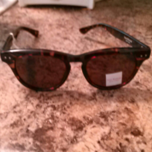 Perfect Issac Mizrahi sunglasses