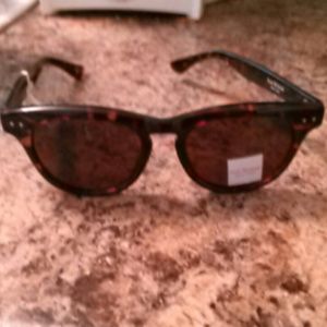 Perfect Issac Mizrahi sunglasses