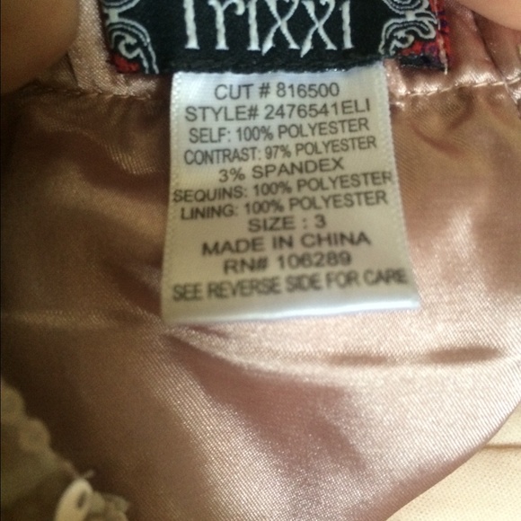Cute lite pink dress.