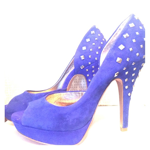 BCBG shoes