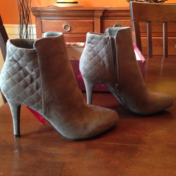 Grey boots