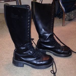 Dr marten air cushin soled combat boots