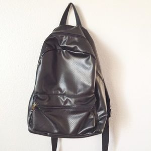 • urbanoutfitters bagpack •