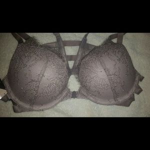 *Sold on Merc* Victoria's Secret Push up bra 32b
