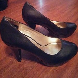 Black leather Antonio Melani pumps