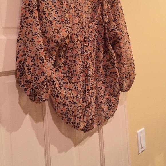 Top - Picture 2 of 2