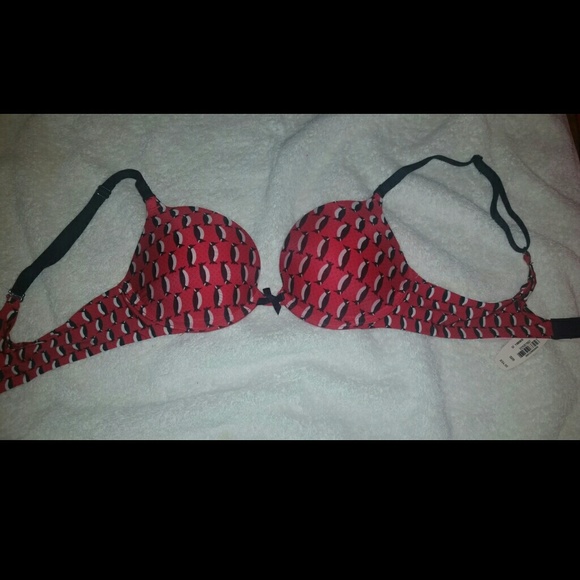 *SOLD* Victoria's Secret Penguin Push Up Bra 32b