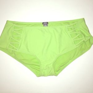 Boyshort bikini bottoms