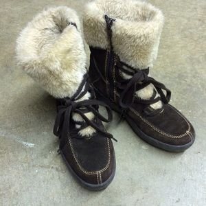 Cream fur brown suede boots with lace and side zip
