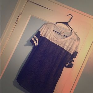 VS pink shirt grey & white