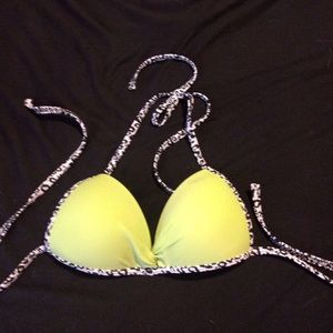 Triangle like bikini top cheap
