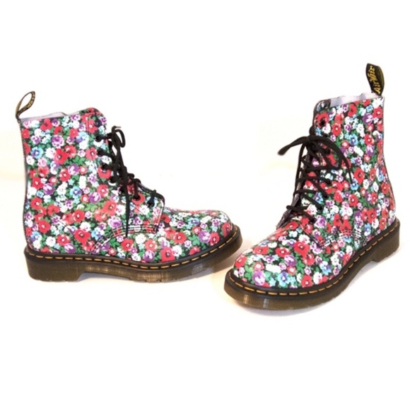 🌼 SOLD 🌼 Dr. Marten's Pascal Floral Boot