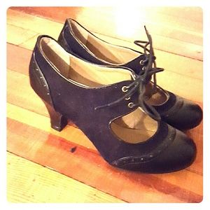 Adorable heels with tie