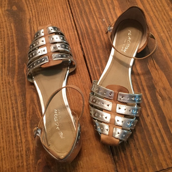 KENNETH COLE | SILVER SANDALS •GLADIATOR METALLIC