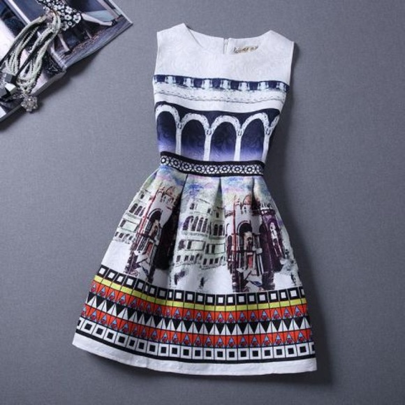 Dress with building printing - Picture 1 of 2