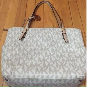 Perfect condition Michael Kors Jet Set Tote