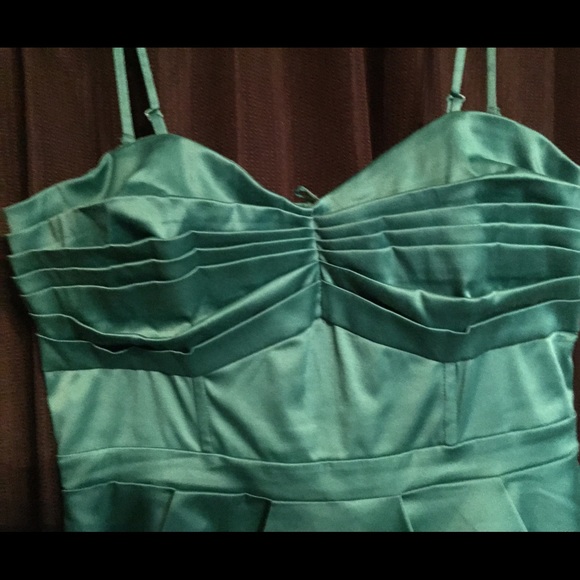 Emerald green dress - Picture 2 of 3