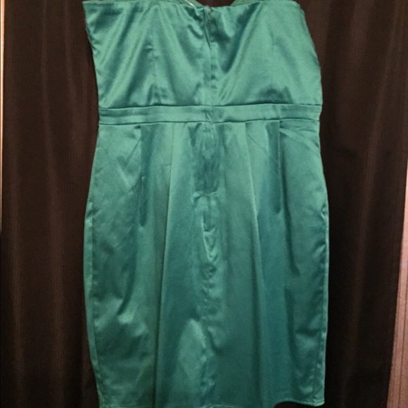 Emerald green dress - Picture 3 of 3