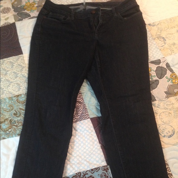 Loft size 12P skinny jeans curvy fit. Like new.
