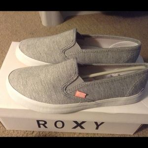 Roxy Ventura II gray flats size 5.5