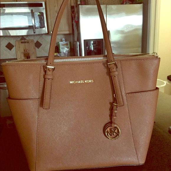 Tore MK purse