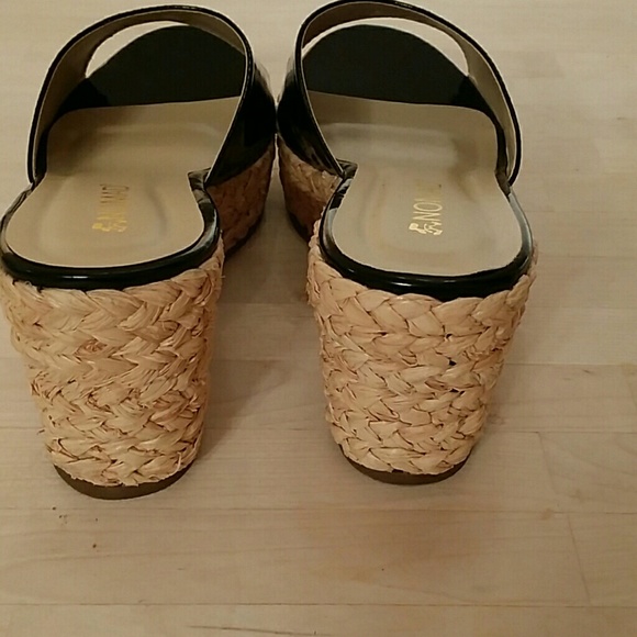 SANDALS - Picture 2 of 3