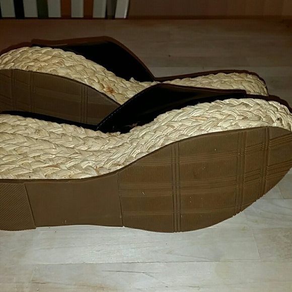 SANDALS - Picture 3 of 3