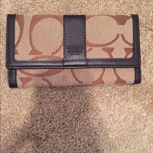 Coach wallet non authentic