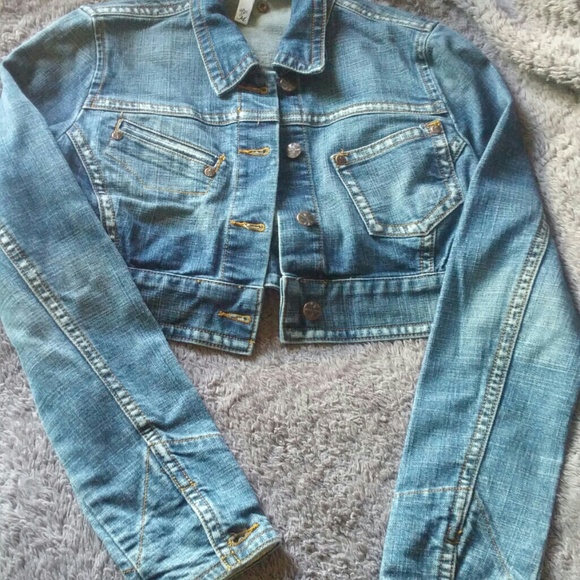Short denim jacket