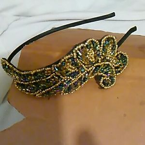 Pretty headband sparkly gold outline leaf pattern