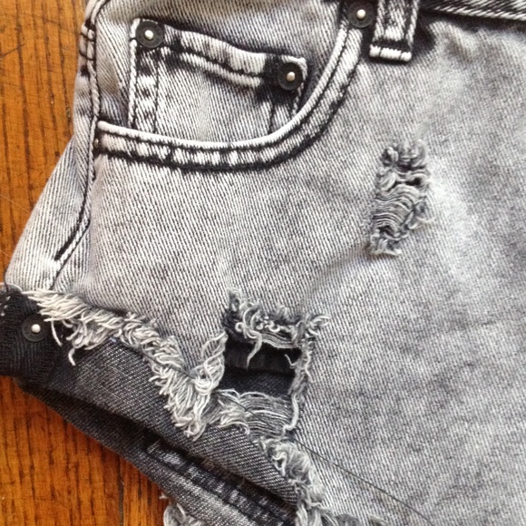Bullhead Denim Shorts - Picture 2 of 4