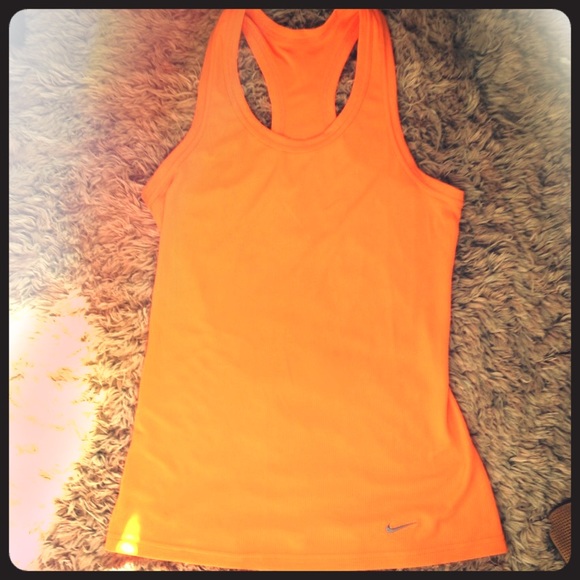 🍊 Nike Dryfit Top