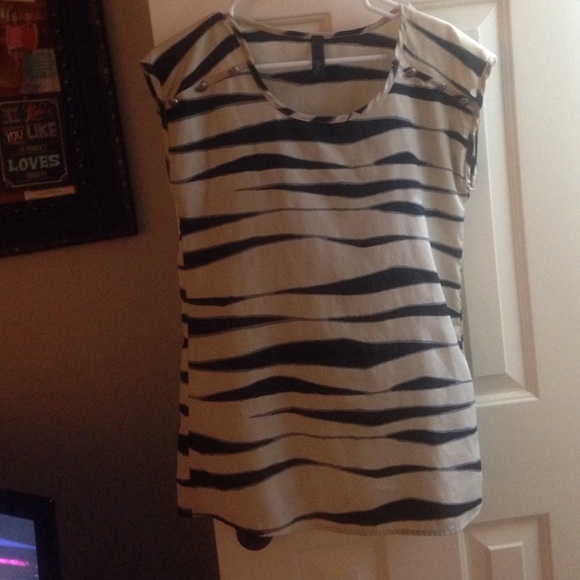 Black beige and grey tunic