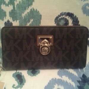 *SALE* Michael Kors Hamilton Wallet