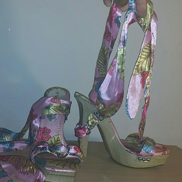 Pink sandals - Picture 2 of 4