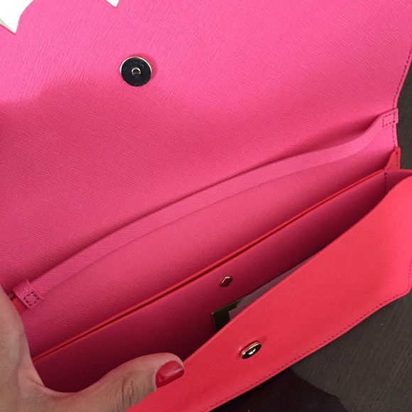 Make an offer! KATE SPADE LILY AVE KIKI CLUTCH red - Picture 4 of 4