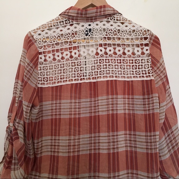 ❗️SOLD❗️Plaid Top - Picture 2 of 4