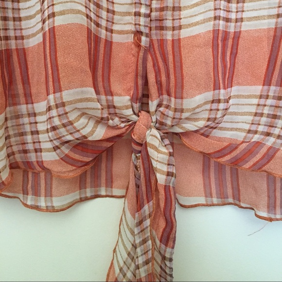 ❗️SOLD❗️Plaid Top - Picture 3 of 4