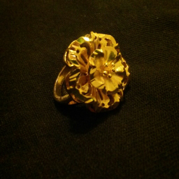 Gold Plated Flower Ring Size 7